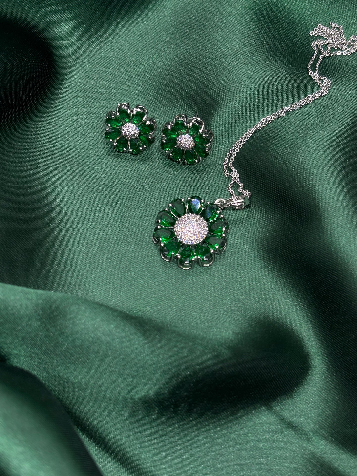 Emerald Bloom Floral Pendant Set