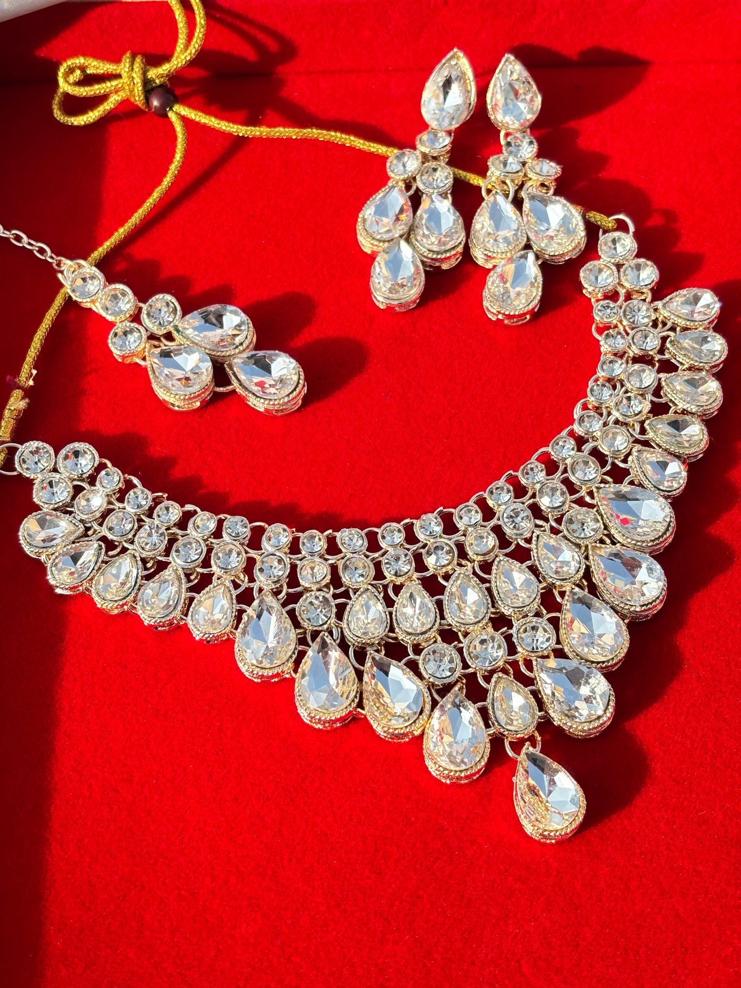 Sparkling Teardrop Kundan Necklace Set